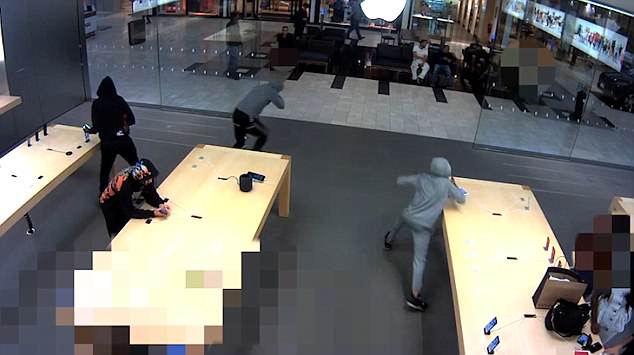 Bandiidid varastasid New Yorgis Apple'i poest 21 iPhone'i