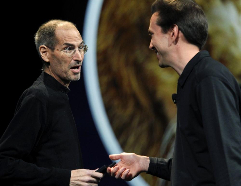 Steve Jobs ja Scott Forstall saidil WWDC 2011