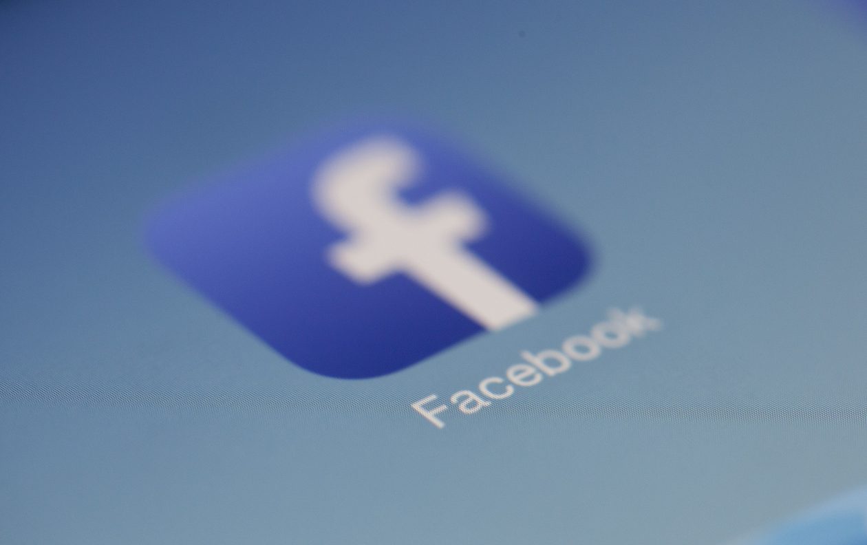 Facebooki süüdistatakse Apple'iga "andmeskeemi" pidamises
