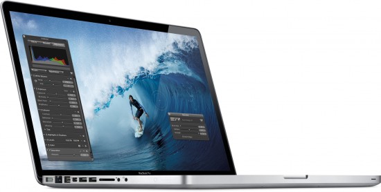 15-tolline avatud avaga MacBook Pro
