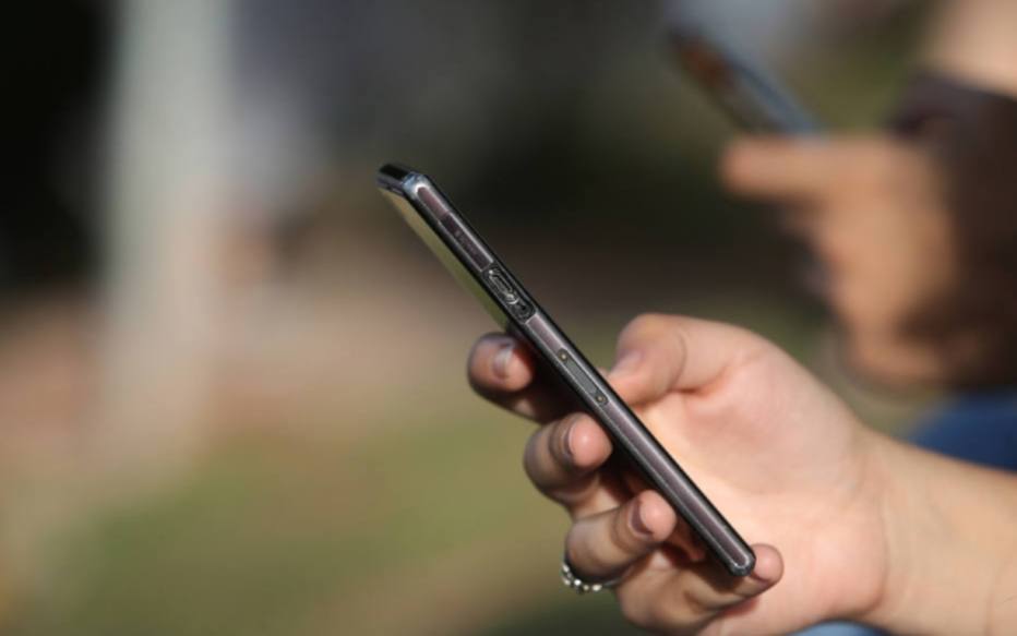 Globaalne nutitelefonide müük langes veebruaris 14%, teatas uuring - Link