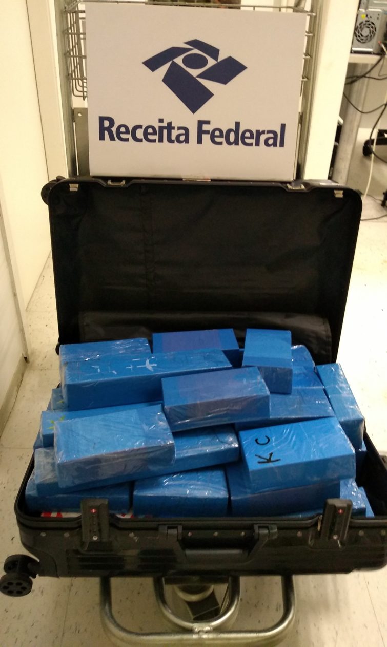 IRS konfiskeeris Natali rahvusvahelisel lennuväljal enam kui 60 iPhone'i