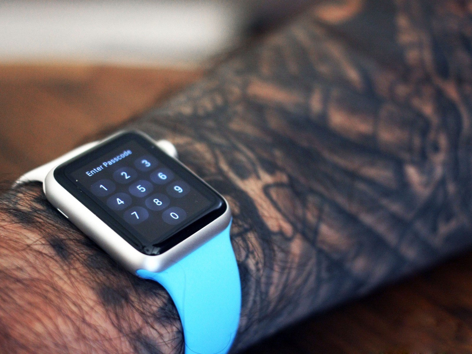 Kas teie käsi on tätoveeritud ja ei saa Apple Watchi kasutada? Lahendage see probleem lihtsa kleebisega!