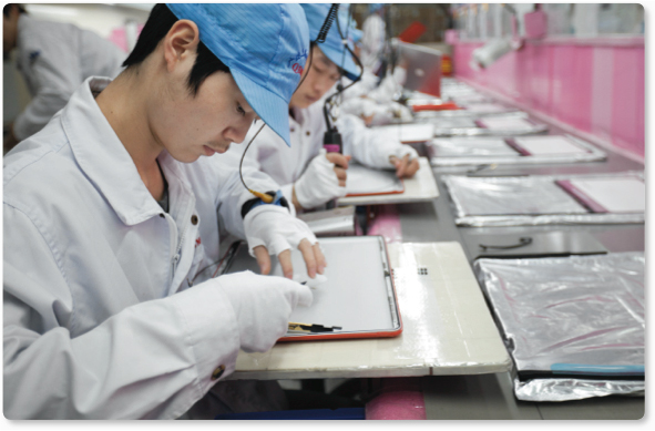 Pekerja di pabrik mitra Apple