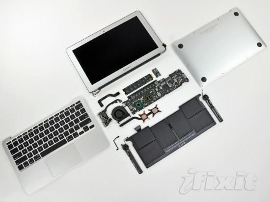 IFixit avas 11,6-tollise MacBook Airi