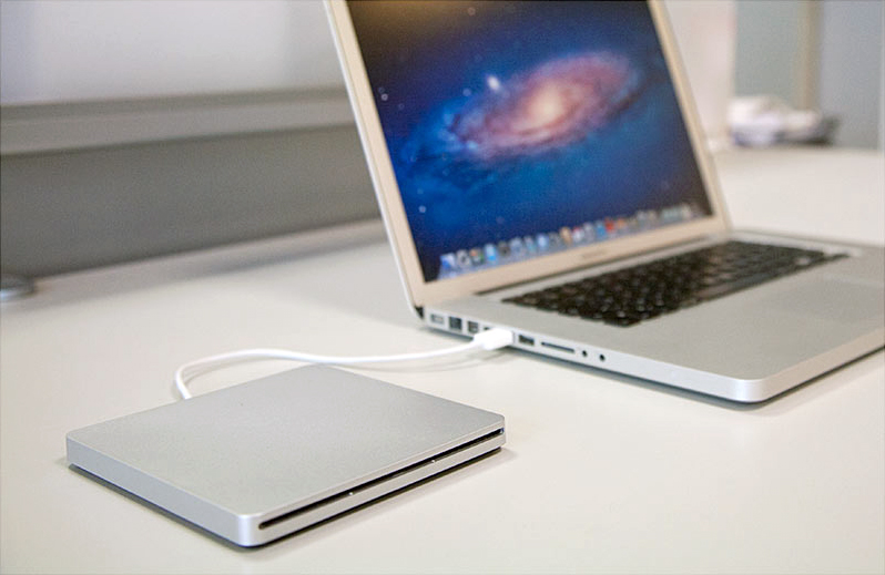 MacWay pakub suurepärase juhtumi neile, kes soovivad jätkata MacBooksist võetud SuperDrive'i kasutamist