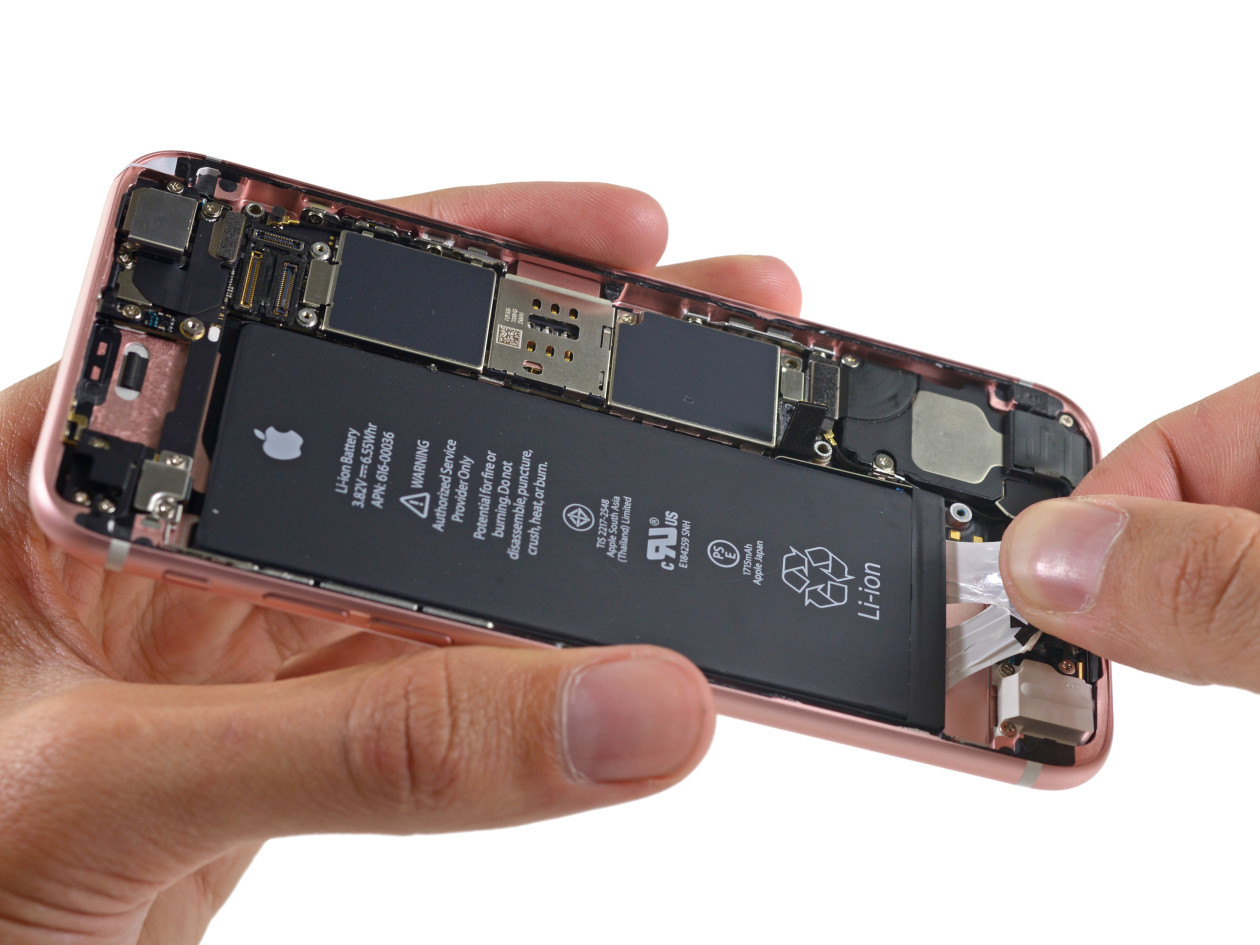 See ei võtnud kaua aega: Apple'i kaevati pikema, aeglasema akuga iPhone'i jätmise eest [atualizado 2x: mais dois!]
