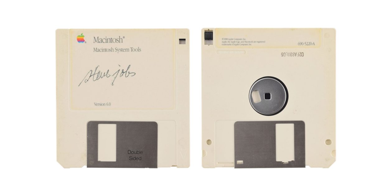 Steve Jobs'i allkirjastatud diskett oksjonil müüdi eeldatava väärtusega 11x -