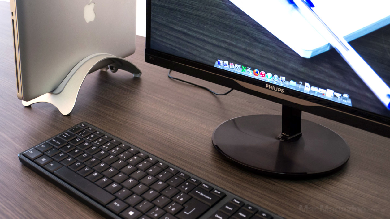 Töötamine MacBook Air / Pro-ga on ühendatud kaheteistkümne lõunaosa BookArci abil elegantse alusega