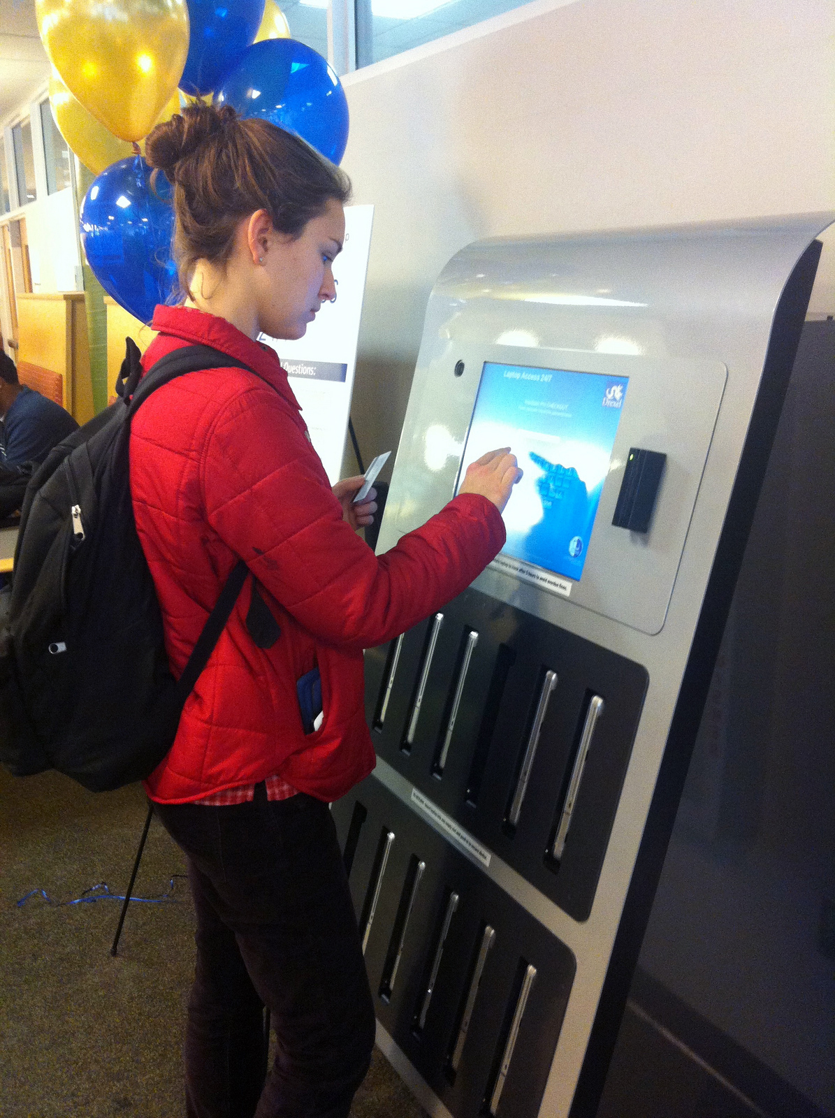 ↪ Ameerika ülikoolid paigaldavad sularahaautomaate MacBooksi rentimiseks