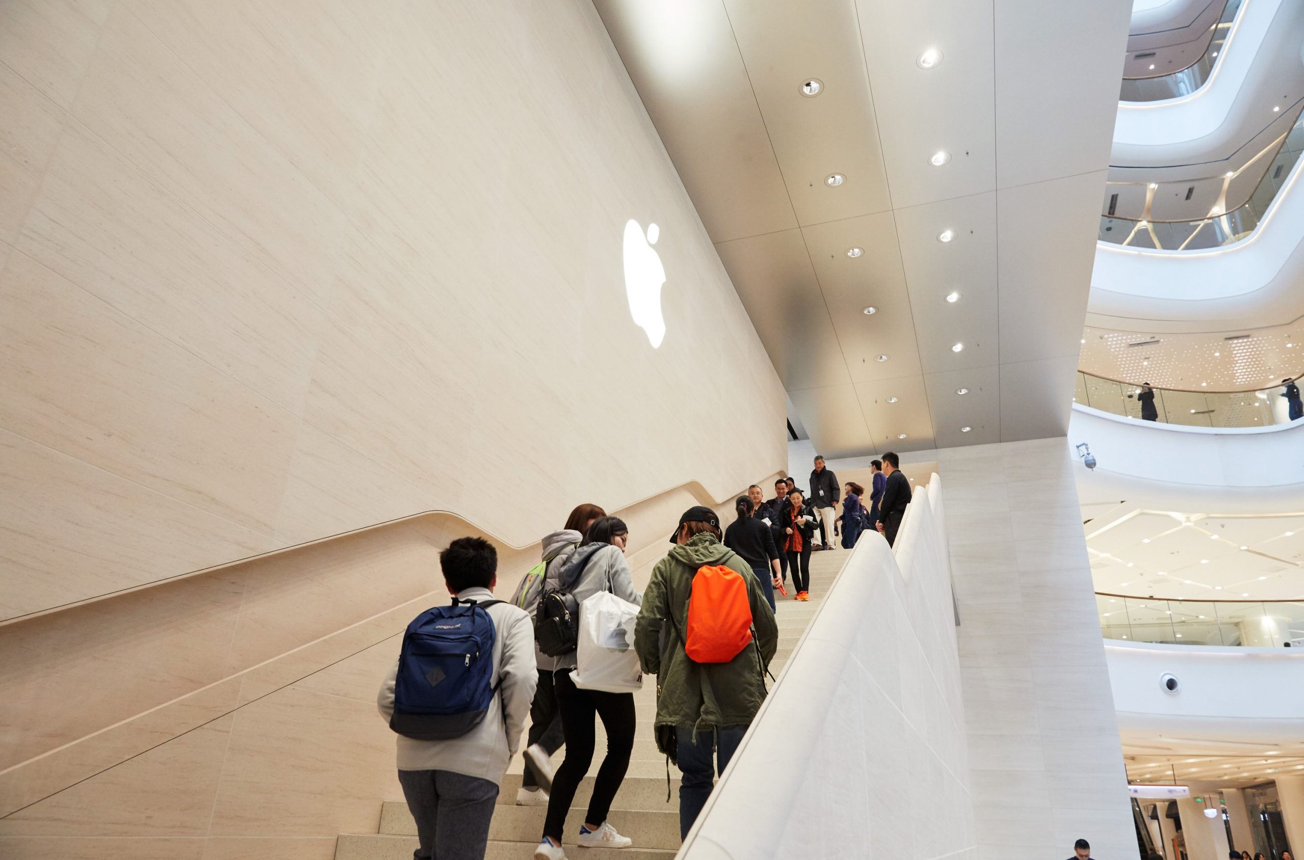 Pettused ja bürokraatia peatasid Apple'i kaupluste laienemise Hiinas