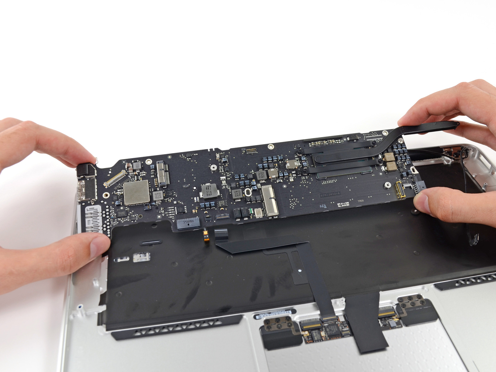 MacBook Airi (2013) demonteerimine - iFixit