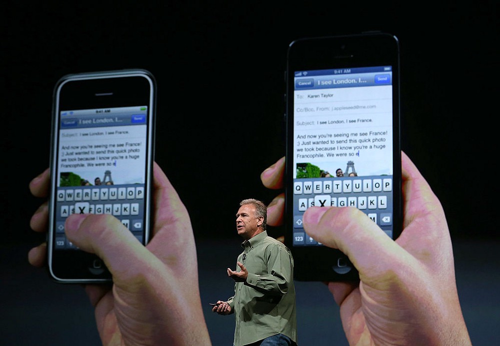 Phil Schiller menghadirkan iPhone 5