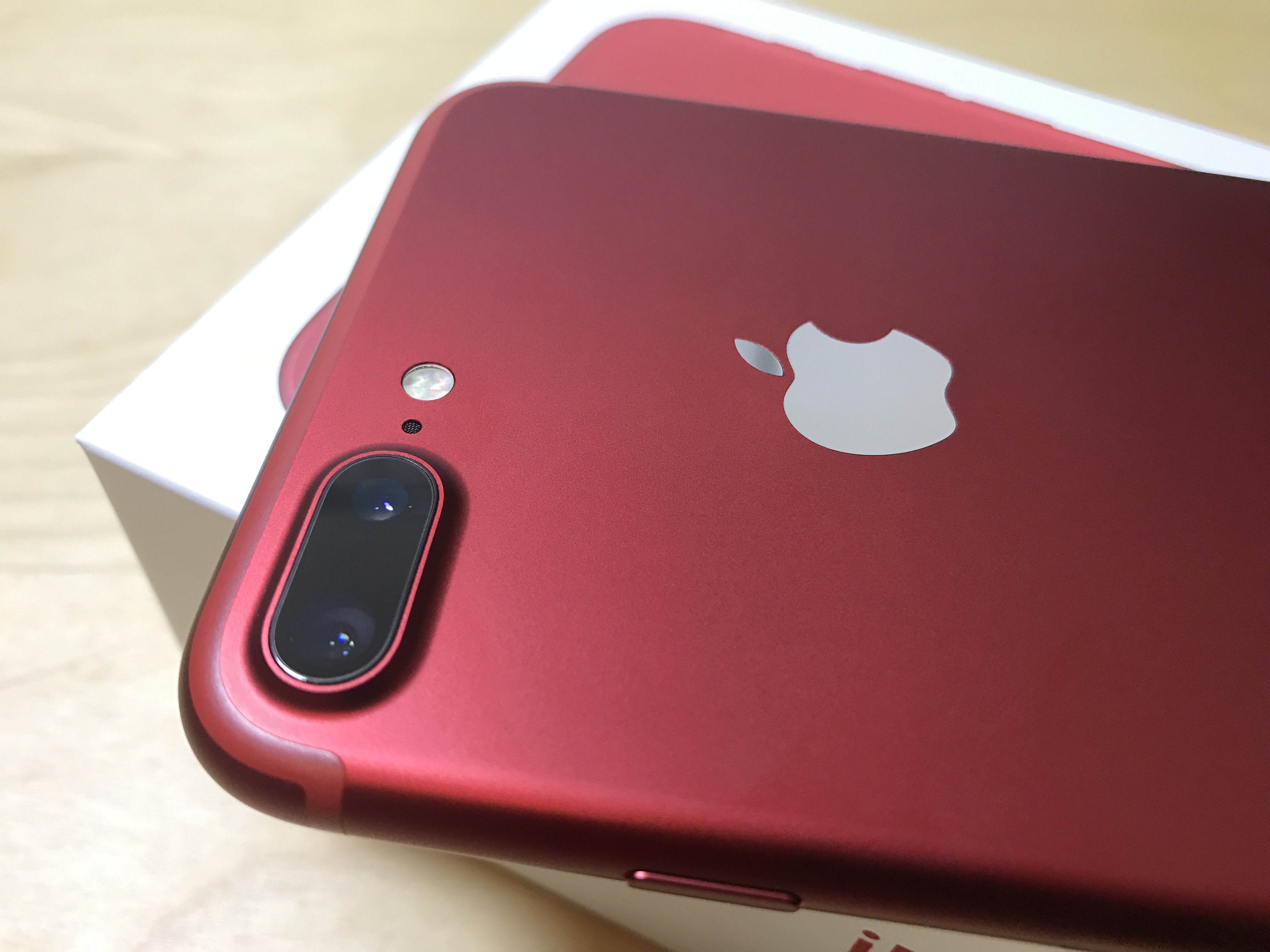 Lukustamata iPhone 7 Plus (PRODUCT) RED Special Edition Box
