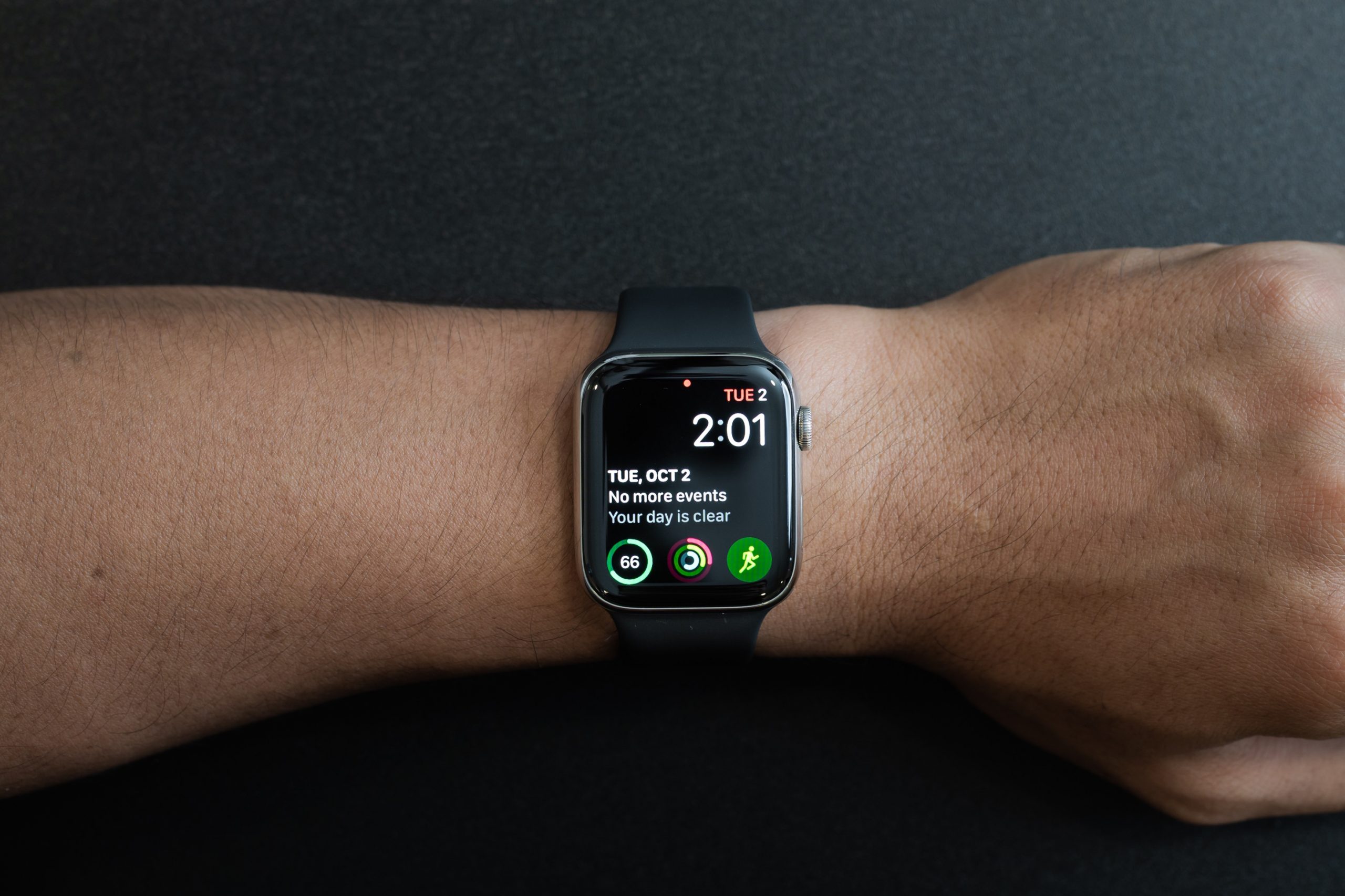 Apple Watch Series 4 paistab silma ja suurendab kantavate kaupade müüki