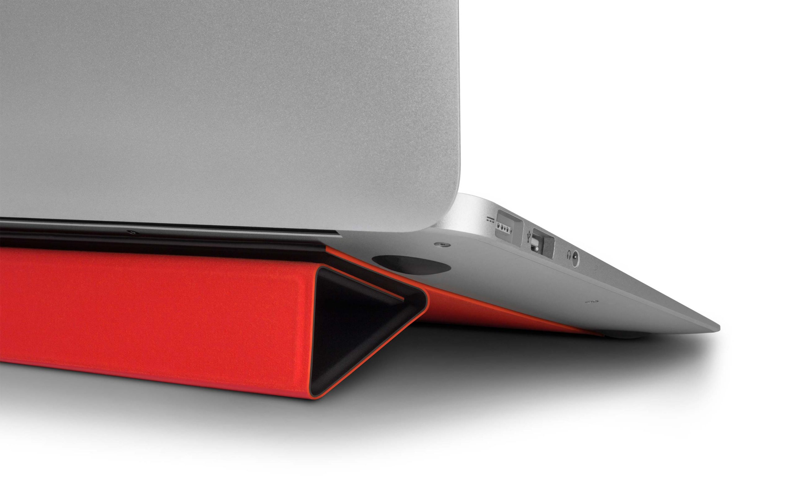 Kaksteist lõunat võttis Smart Coveri idee, et luua MacBookile tugi