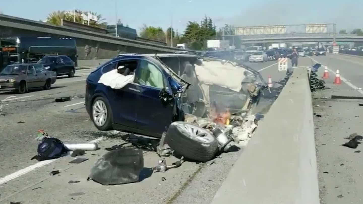Liiklusohutuse esindajad kritiseerivad Teslat ja Apple'i õnnetuse eest, mis tappis Apple'i insenere