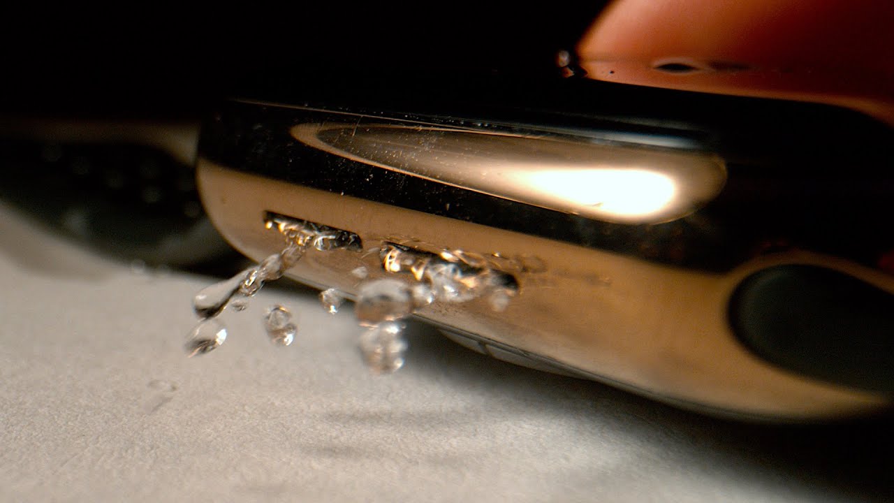 Vaadake, kuidas Apple Watch aeglaselt oksendab kõlarist vett